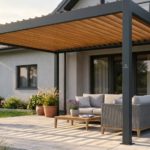 Aluminiowa pergola lamelowa w Radomiu: Dlaczego to lepszy wybór niż drewniana altana?
