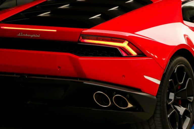 Auto detailing we Wrocławiu: dlaczego warto zainwestować w profesjonalną kosmetykę samochodową?